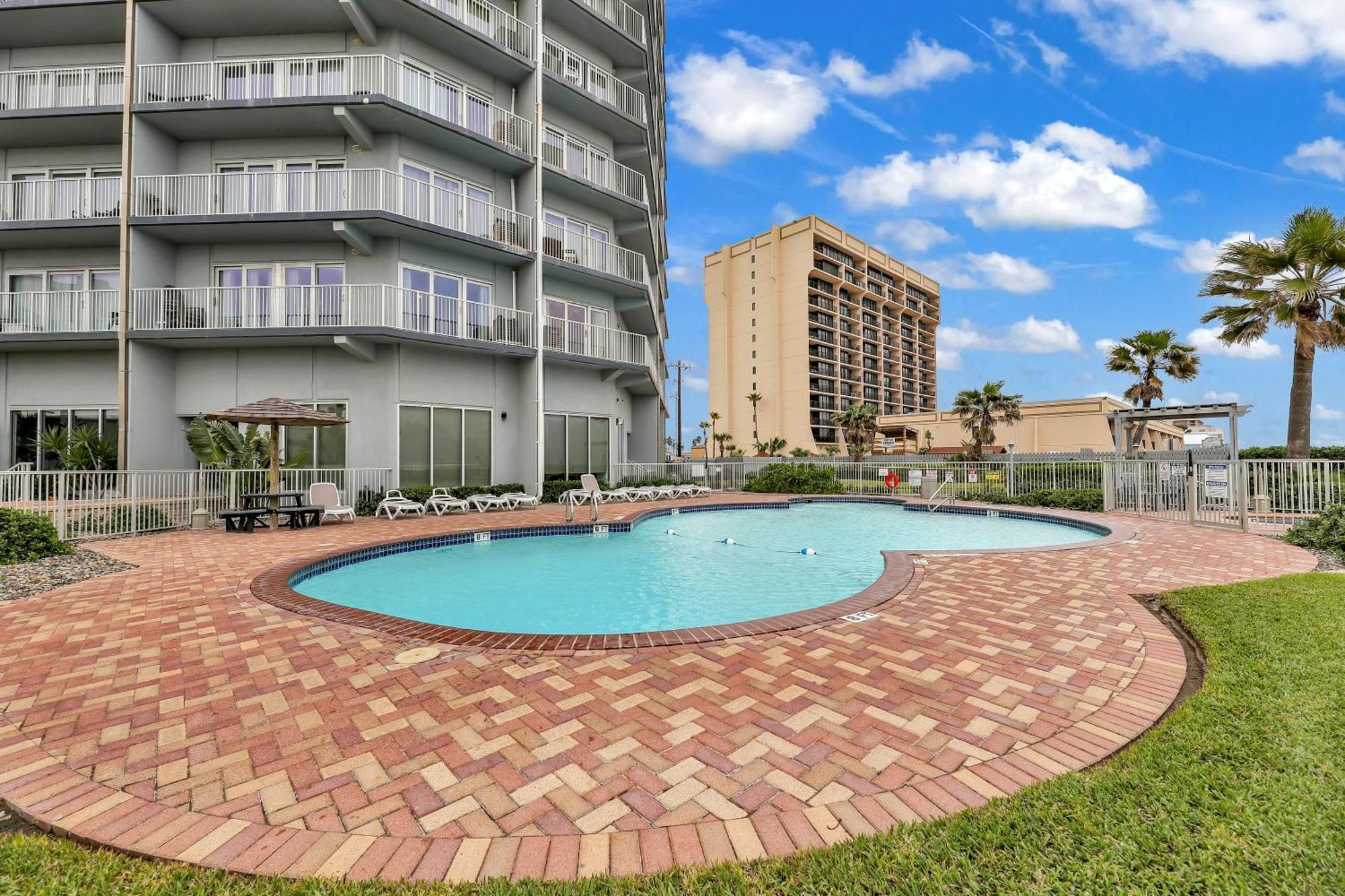 Spectacular 2 Bed 2 Bath Front Beauty At Aquarius