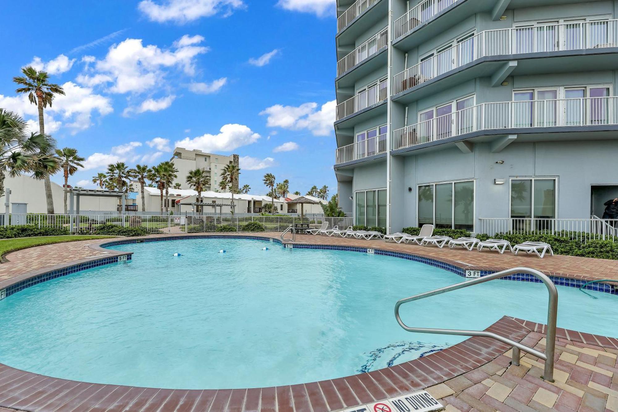 Spectacular 2 Bed 2 Bath Front Beauty At Aquarius Aparthotel