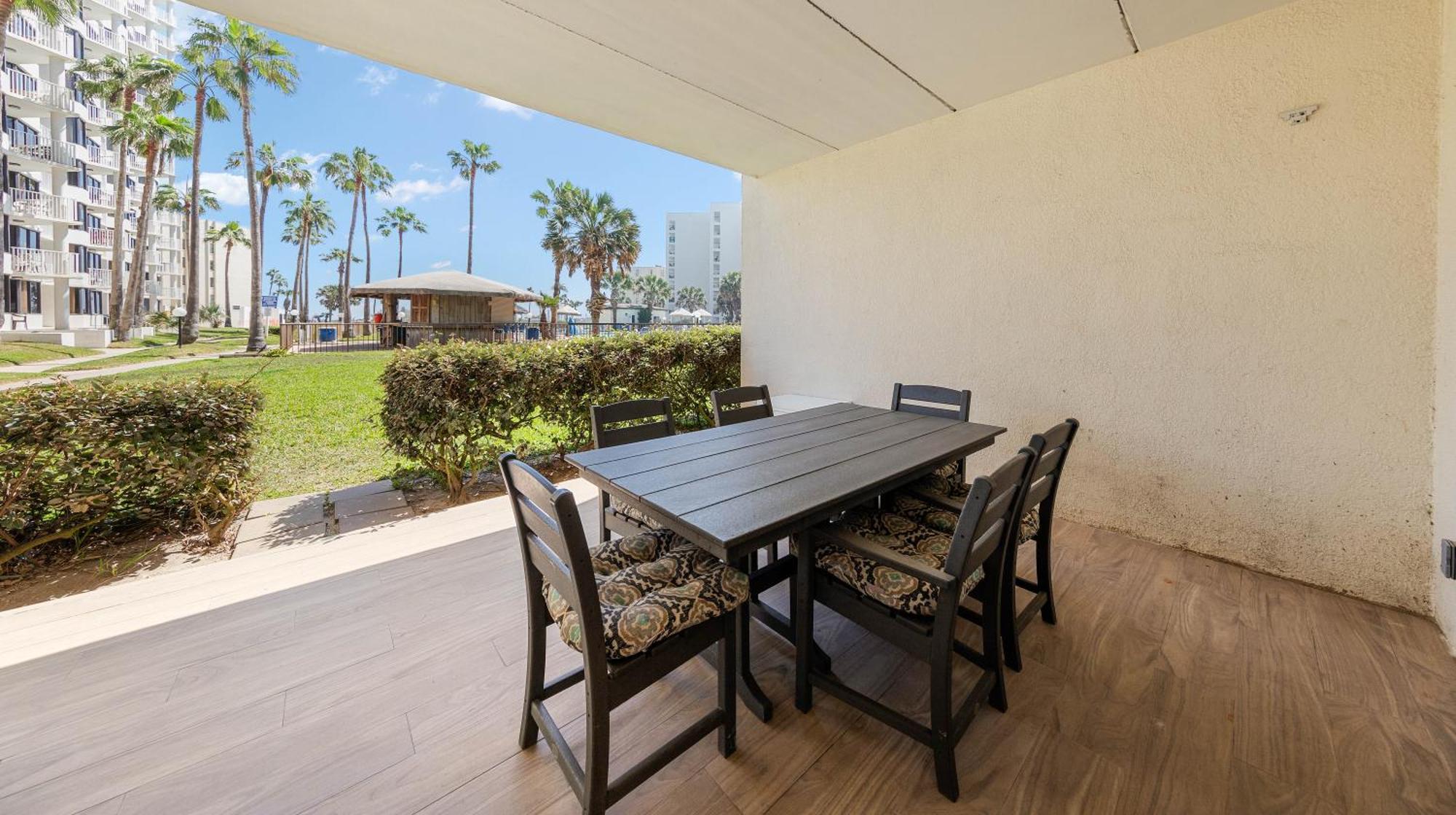 Ground Floor Beachfron 2steps From Amenities Saida South Padre Island