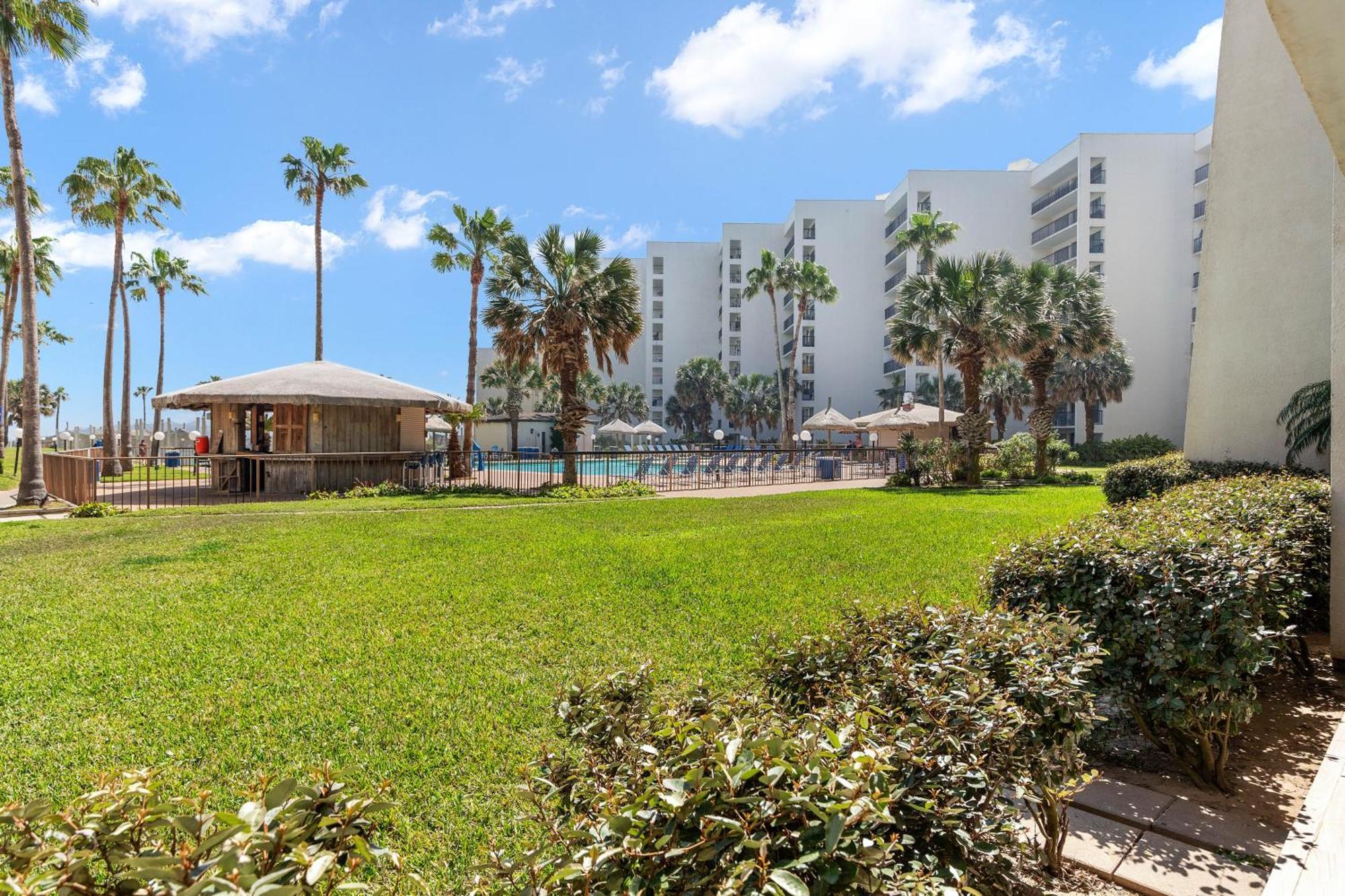 Ground Floor Beachfron 2steps From Amenities Saida South Padre Island