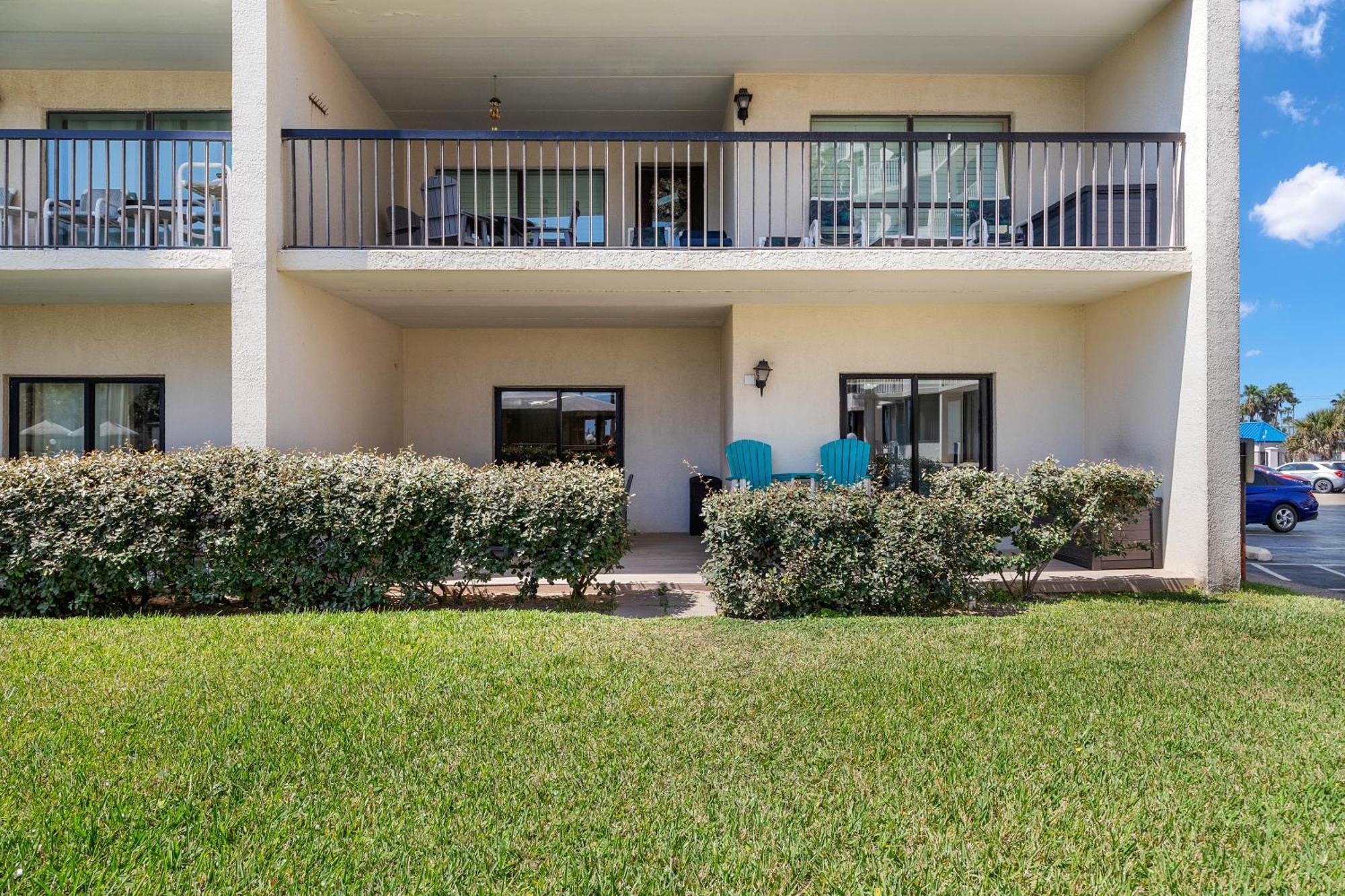 Ground Floor Beachfron 2steps From Amenities Saida Holiday home *