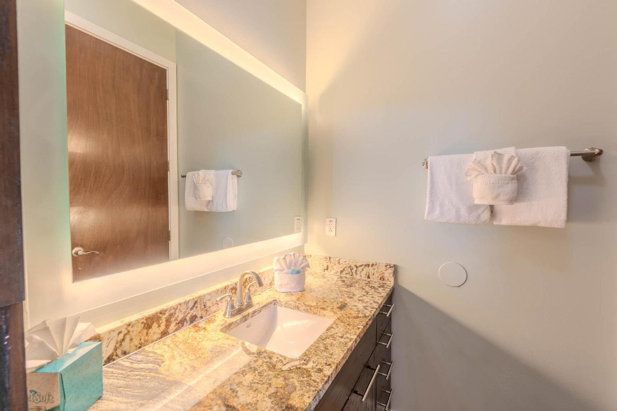 5 Bedroom Beachfront - 4th Floor Apartment