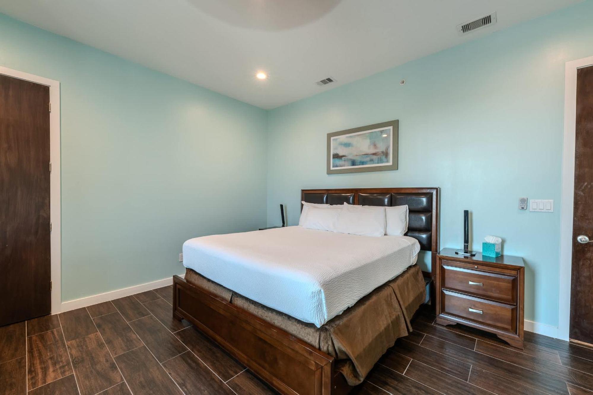 Apartment 5 Bedroom Beachfront - 4th Floor