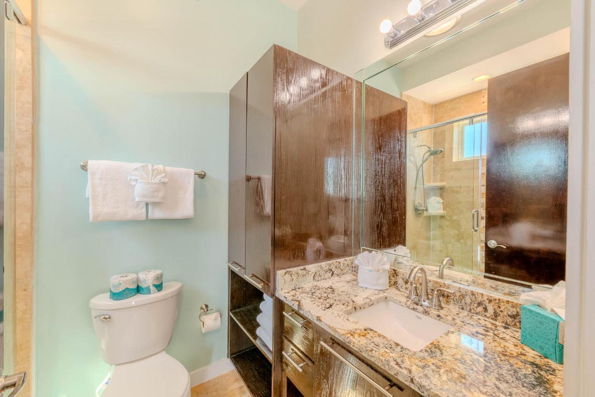 5 Bedroom Beachfront - 4th Floor *