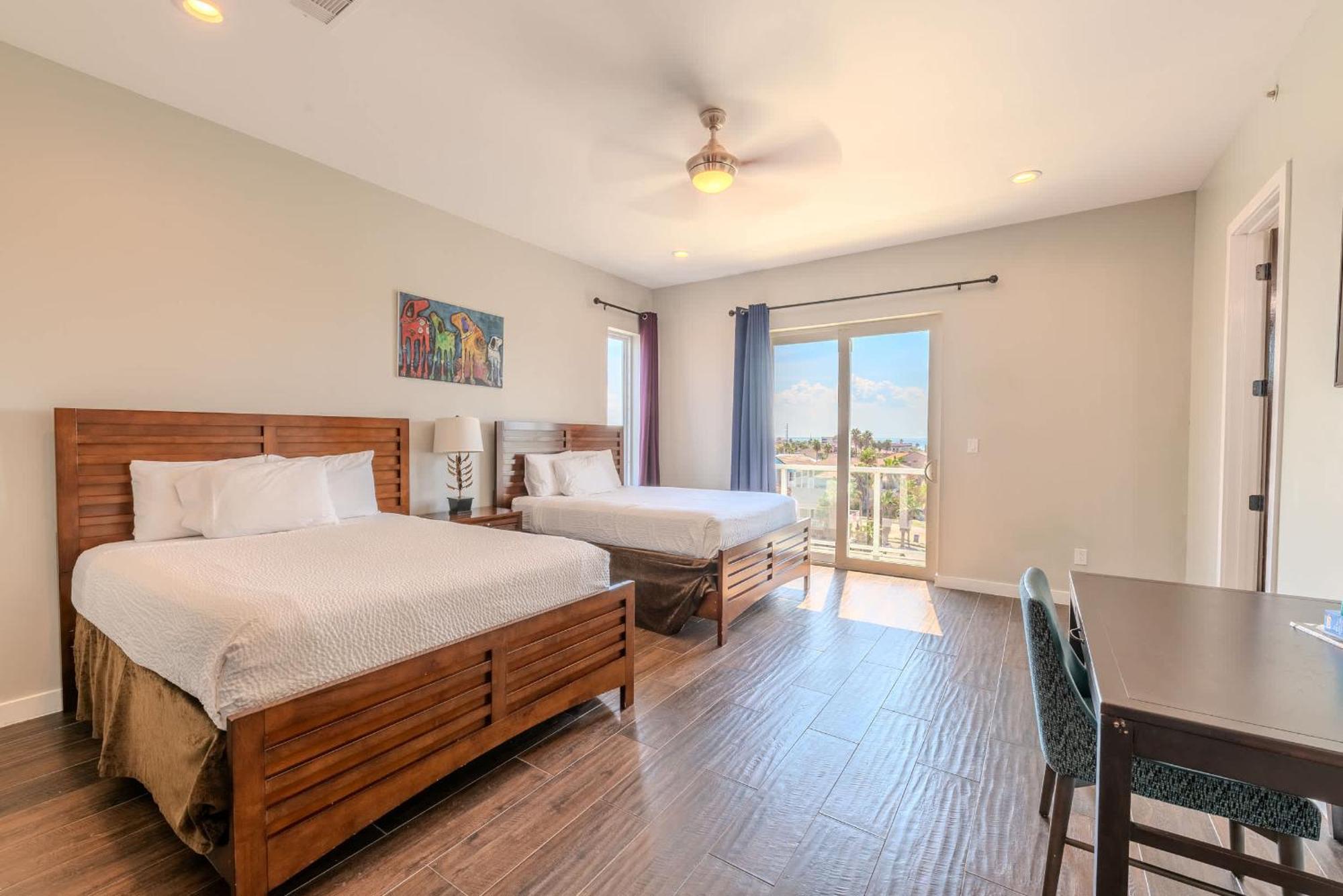5 Bedroom Beachfront - 4th Floor *
