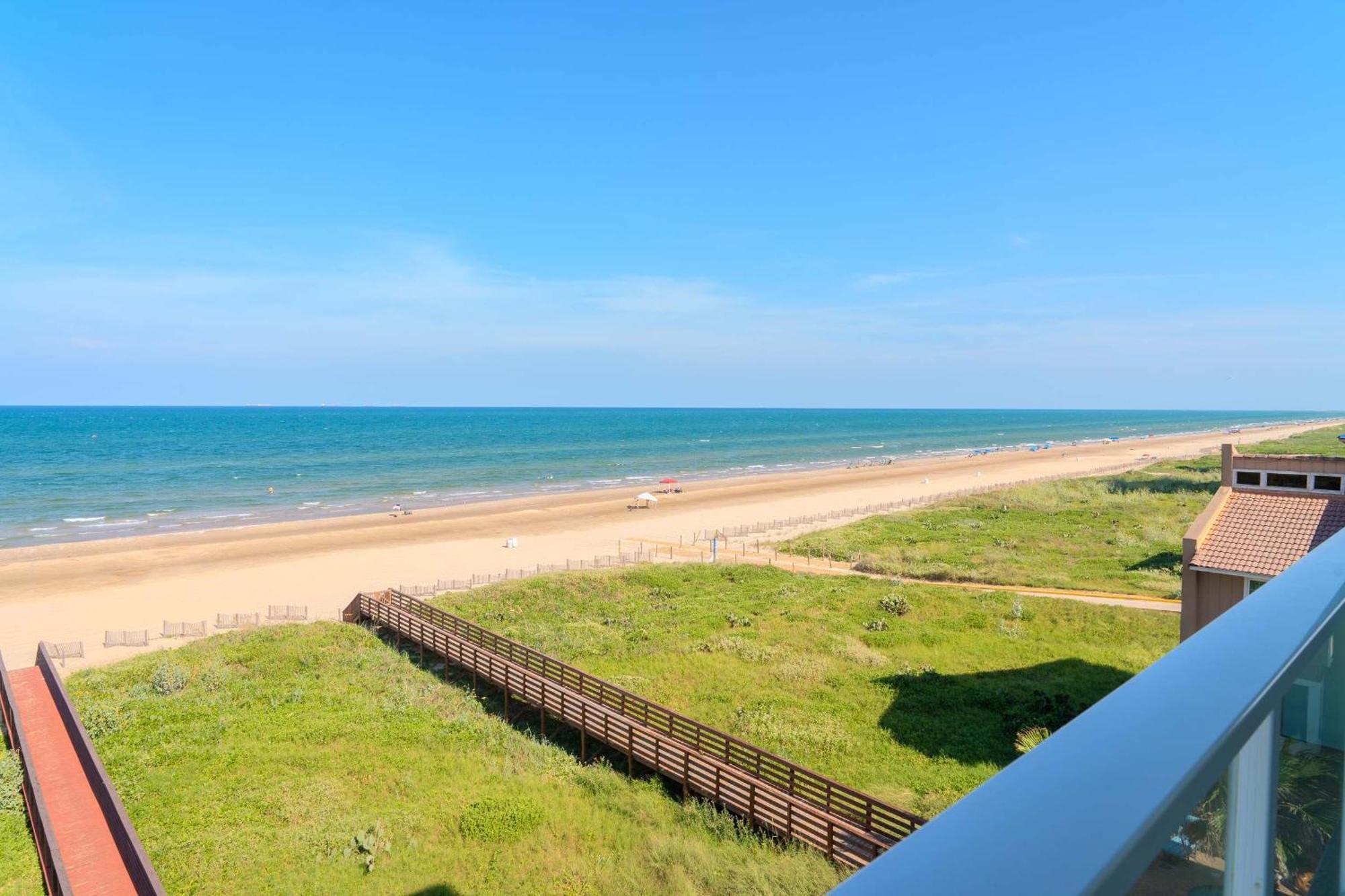 5 Bedroom Beachfront - 4th Floor Apartment