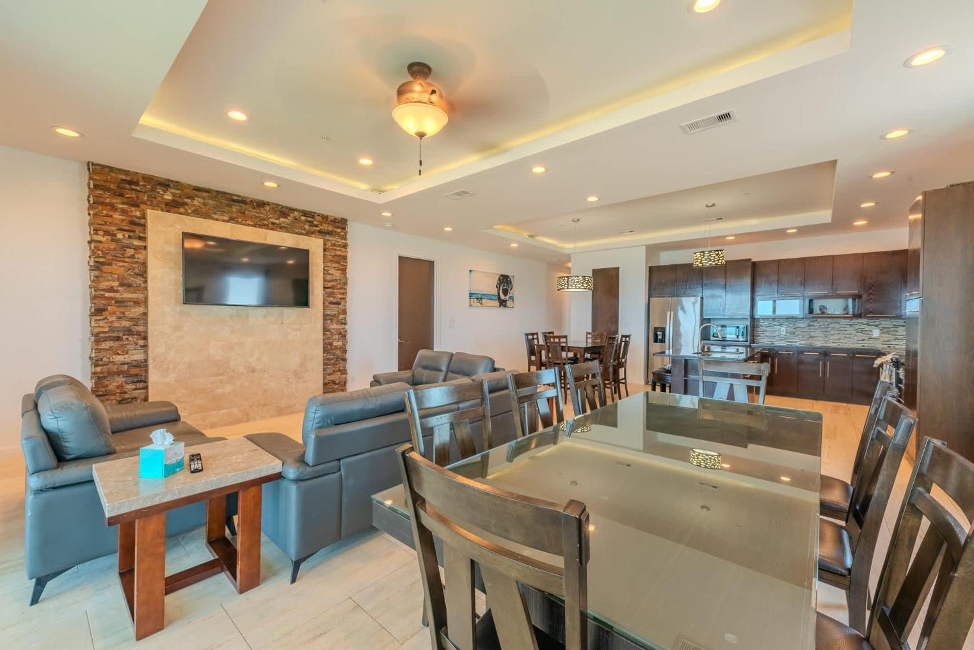 5 Bedroom Beachfront - 4th Floor