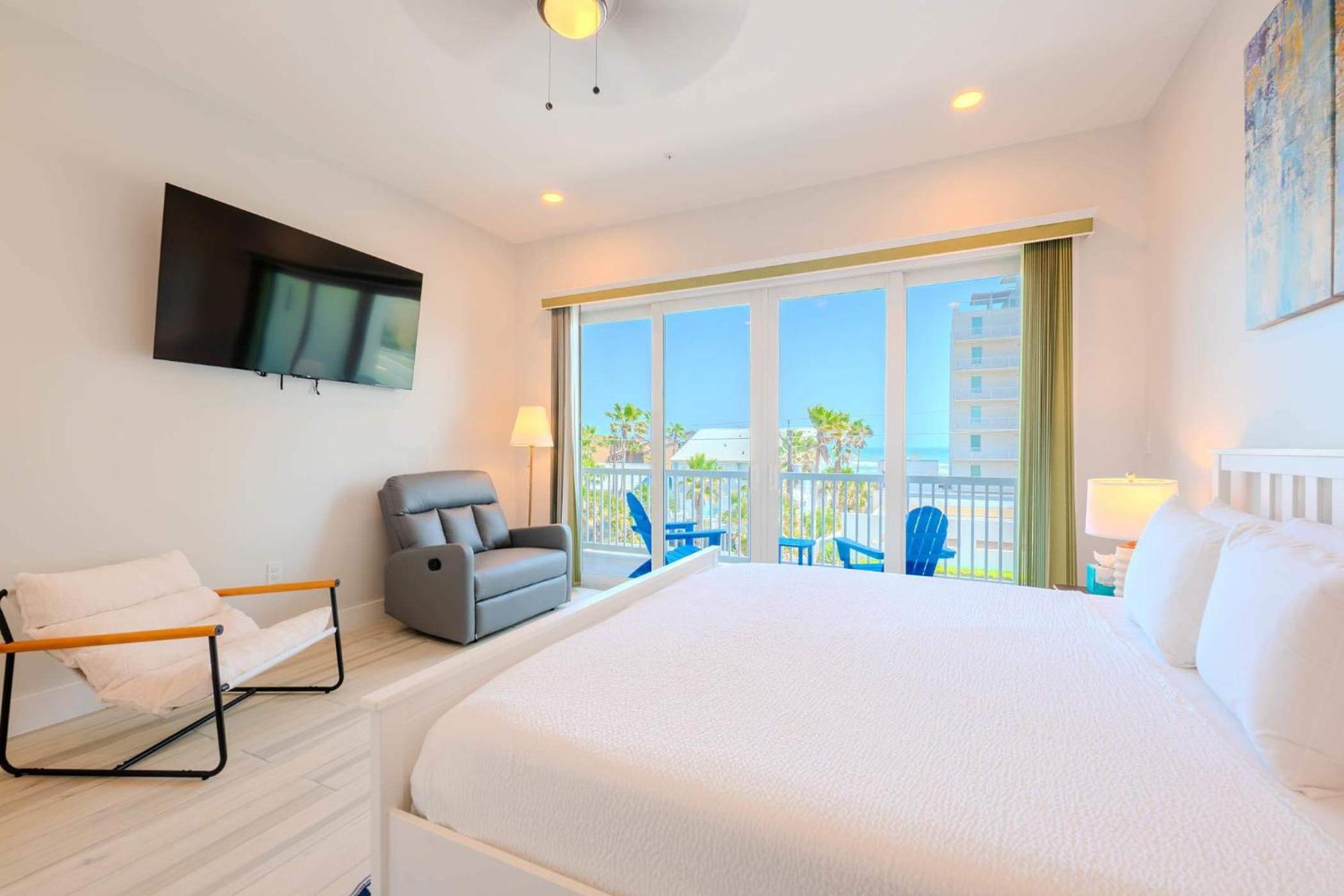 Moonlit Dunes Den Apartment *