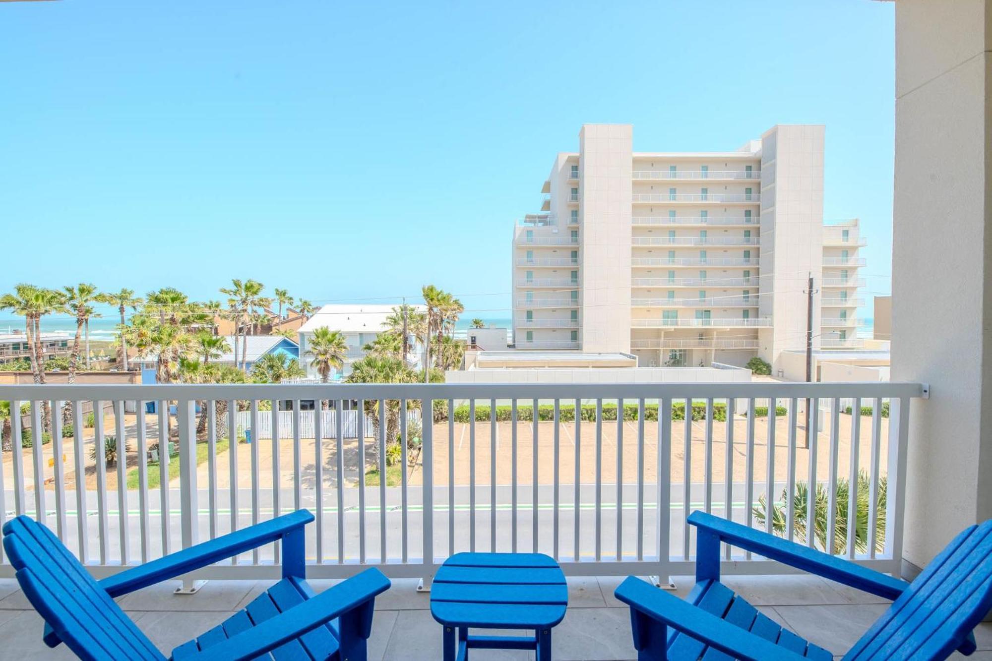 Moonlit Dunes Den Apartment
