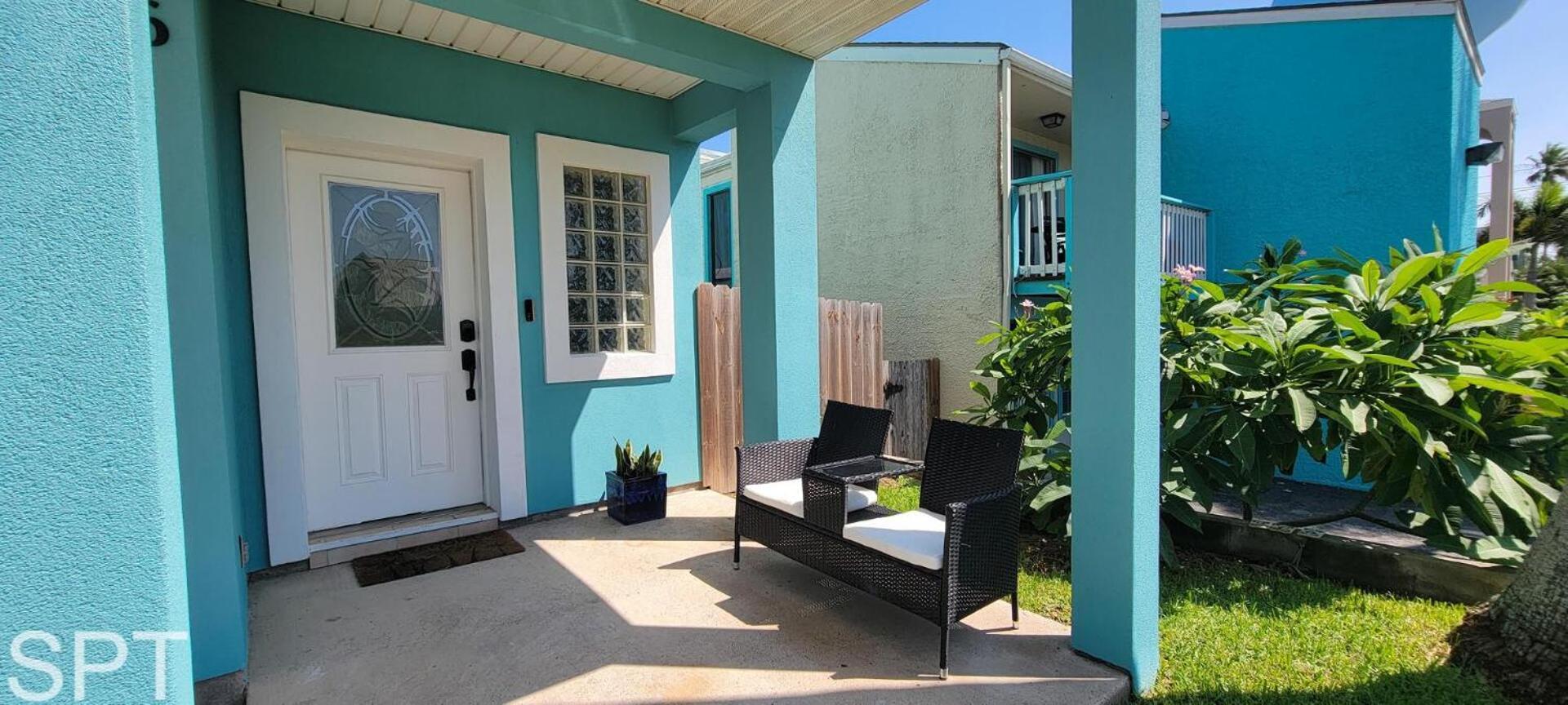 Tranquil Turquoise Retreat *