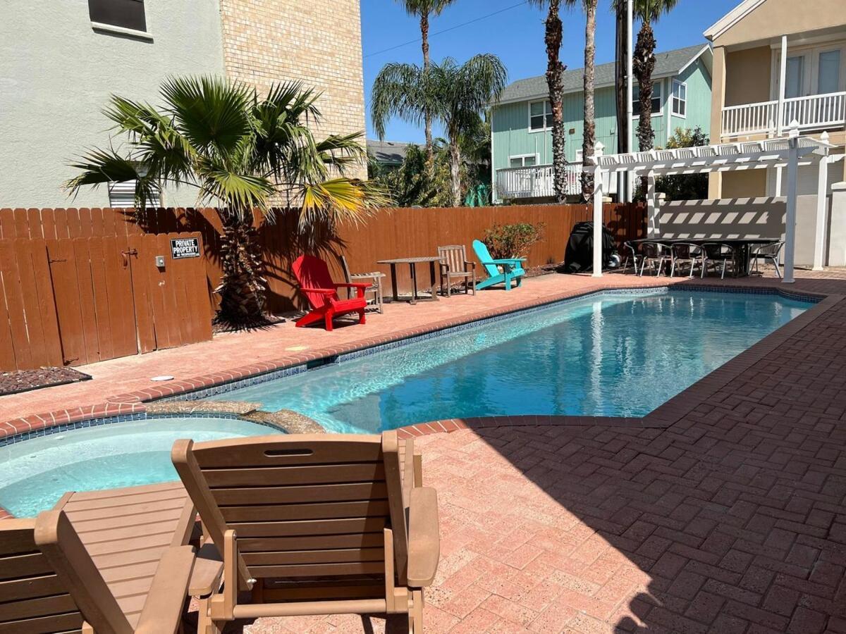 Holiday home Fam Reunion, Beachview, Ev Charger Heated Pool, Jacuzzi, Billiard South Padre Island