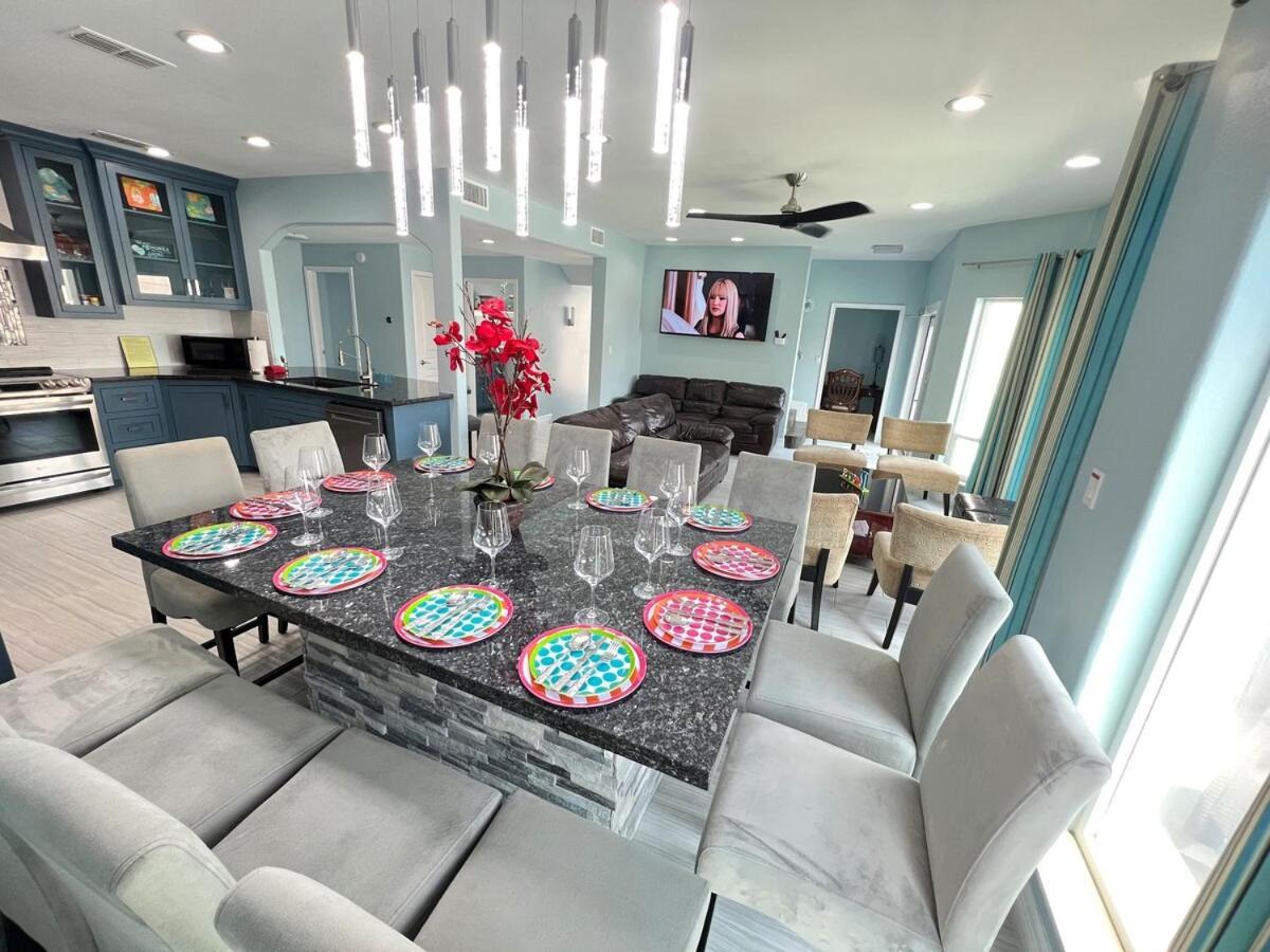 Holiday home Fam Reunion, Beachview, Ev Charger Heated Pool, Jacuzzi, Billiard *