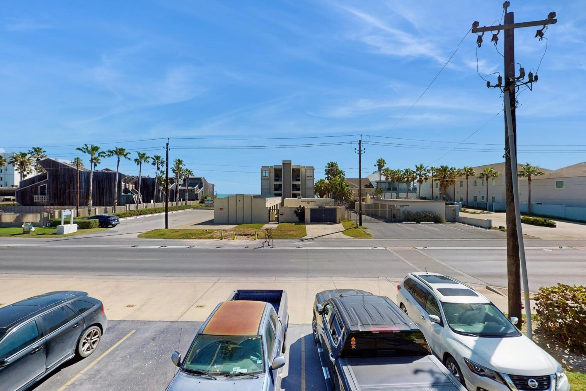 Apartment Palm Tree Escape *