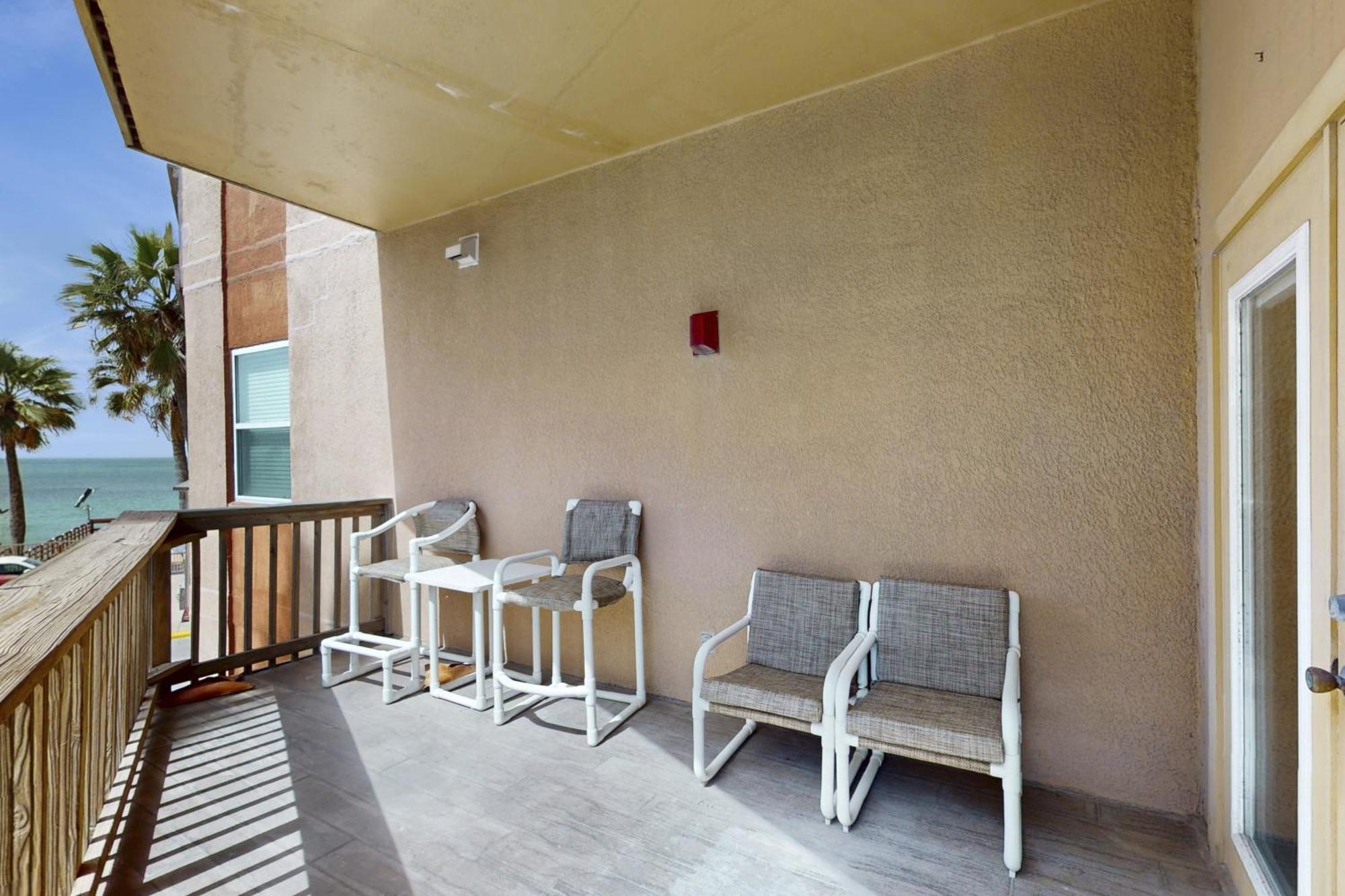 Galleon Bay Apartment *