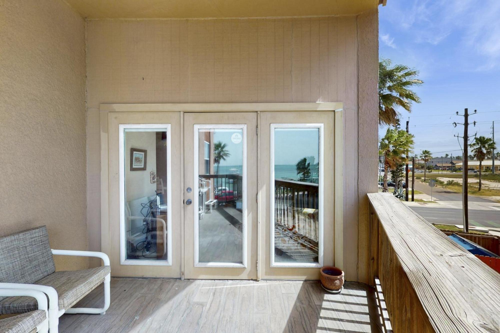 Apartment Galleon Bay