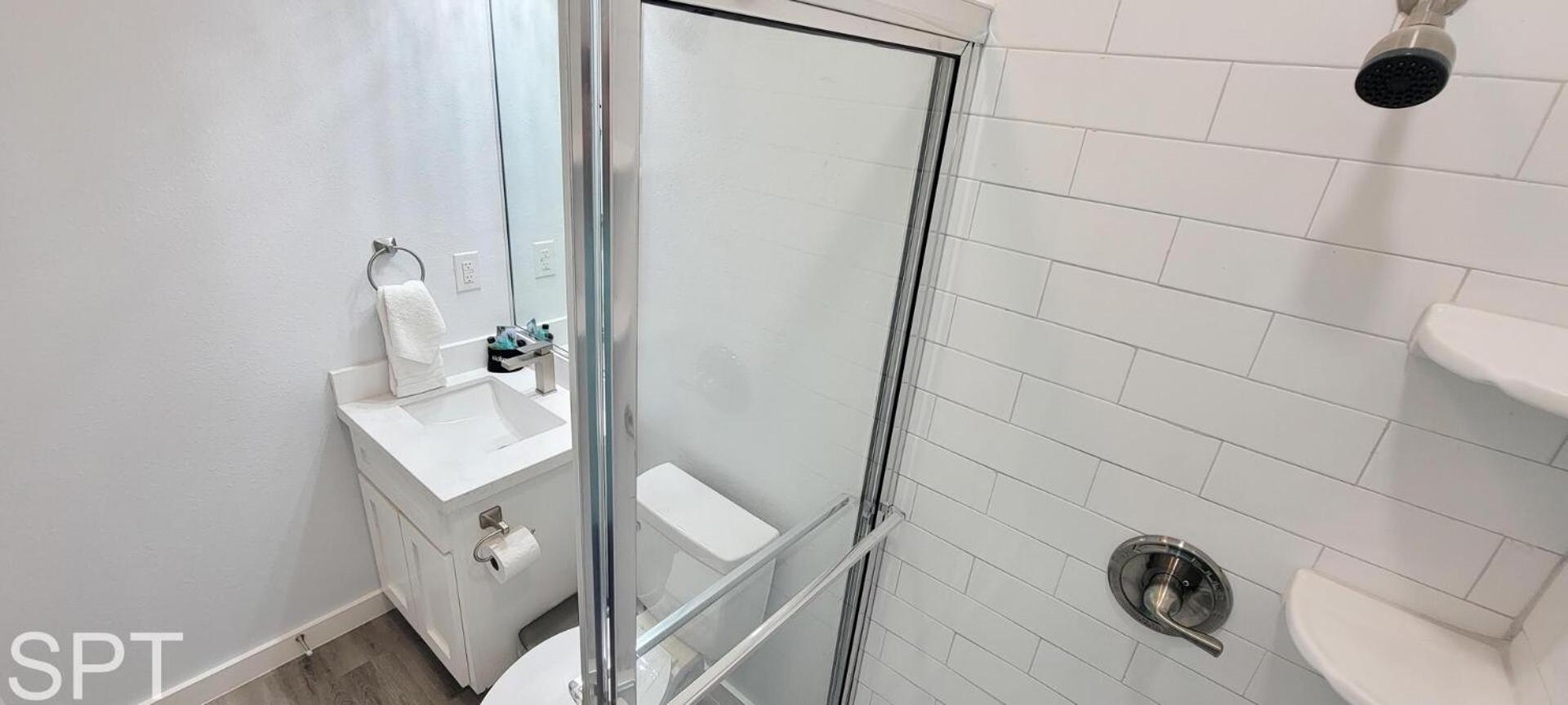De Laguna 4 *