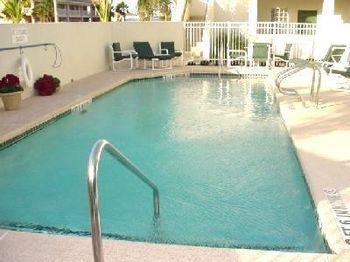 Hotel Front By Island Services