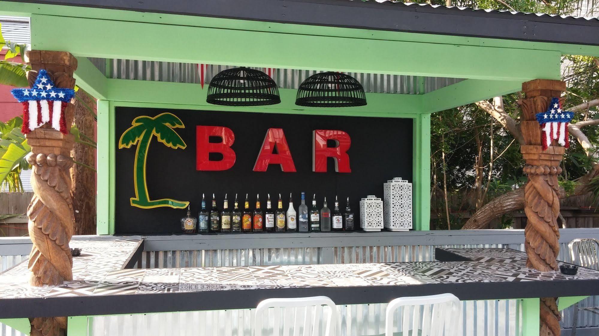 Hotel Upper Deck And Bar - Adults Only 3*