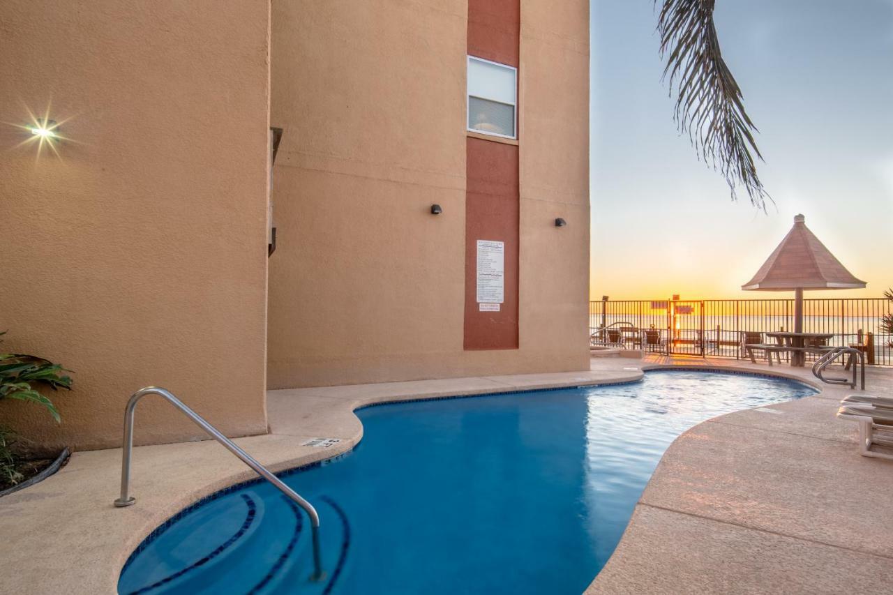 Apartment Galleon Bay