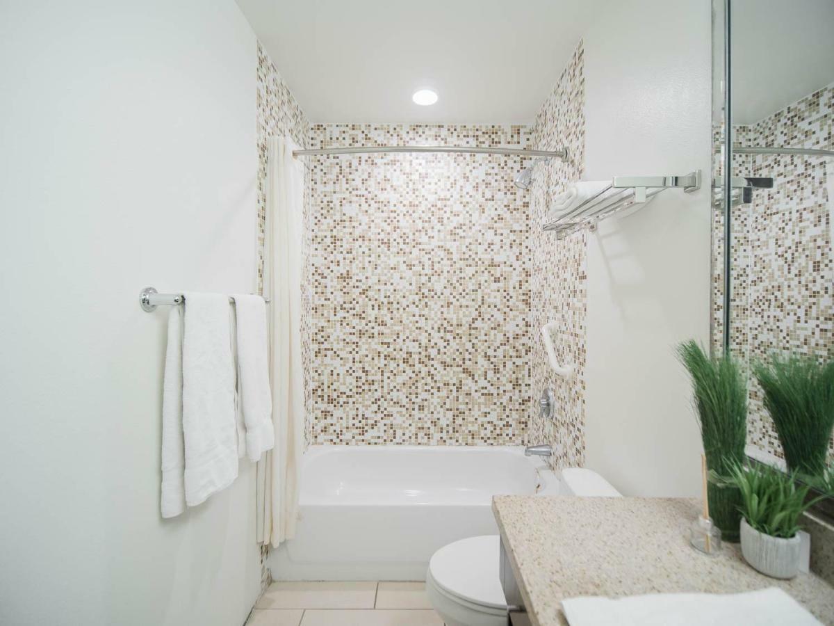 Luxurious 3 Bedrooms In Peninsula At The Beach Apartment