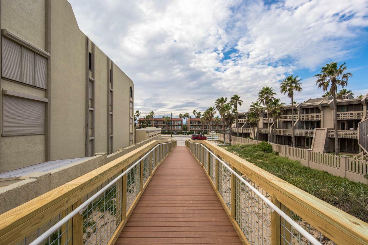 Beachview Condominiums: Wicker Wanderer * South Padre Island