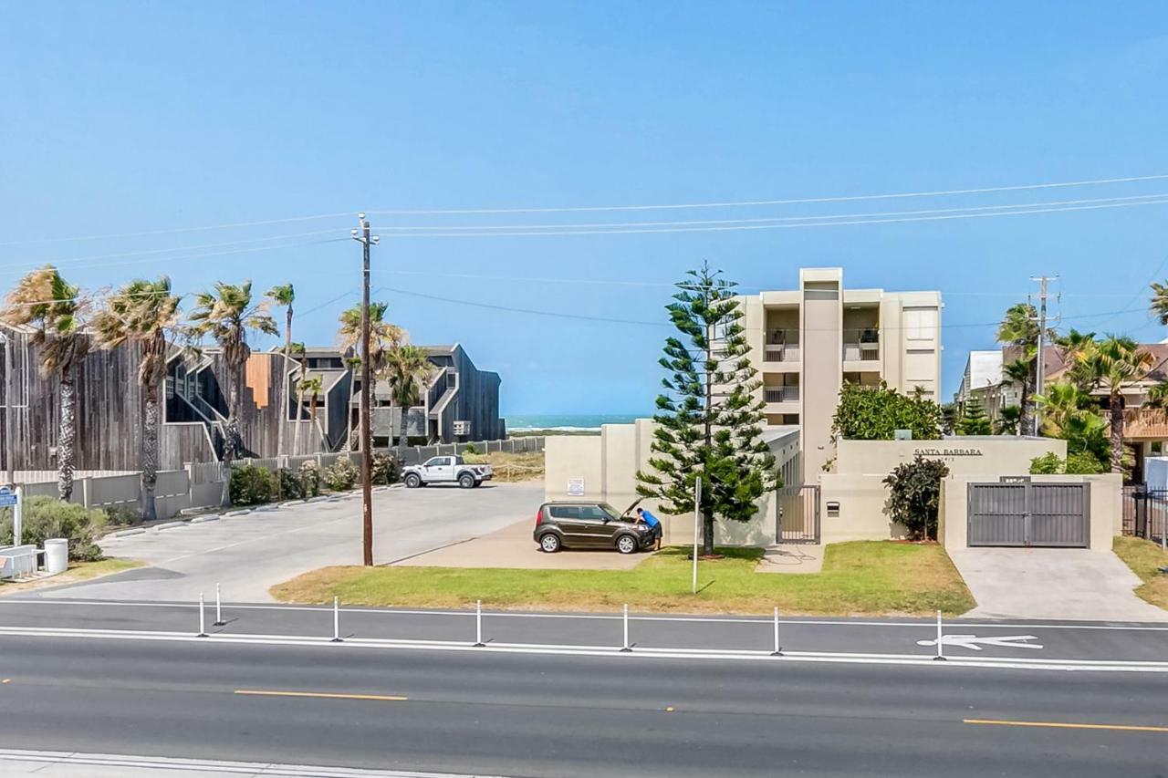 Apartment Palm Tree Escape *