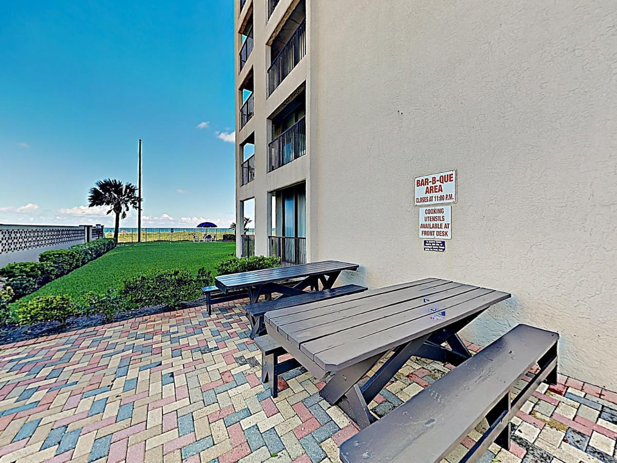 New Listing! Beachfront Penthouse With Pools & Gym Apartment *