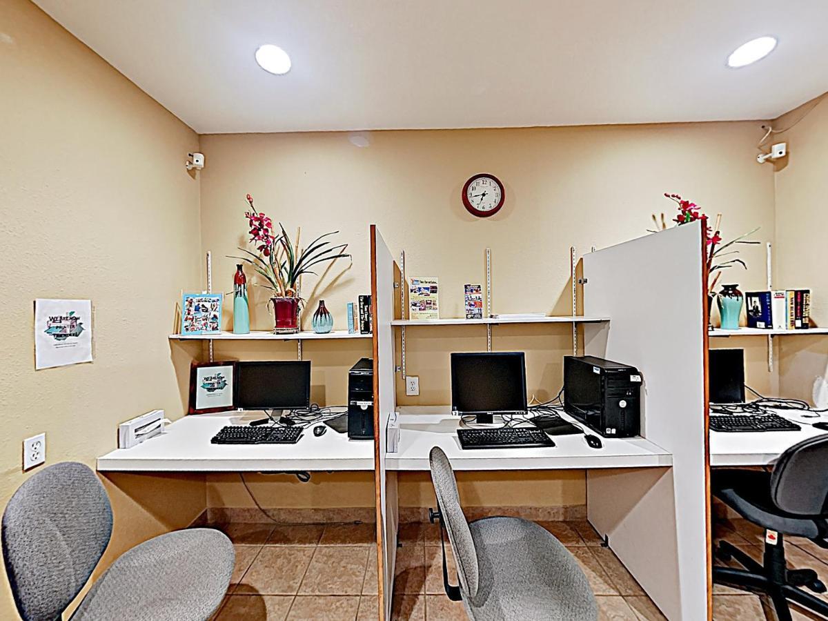 New Listing! Beachfront Penthouse With Pools & Gym Apartment South Padre Island