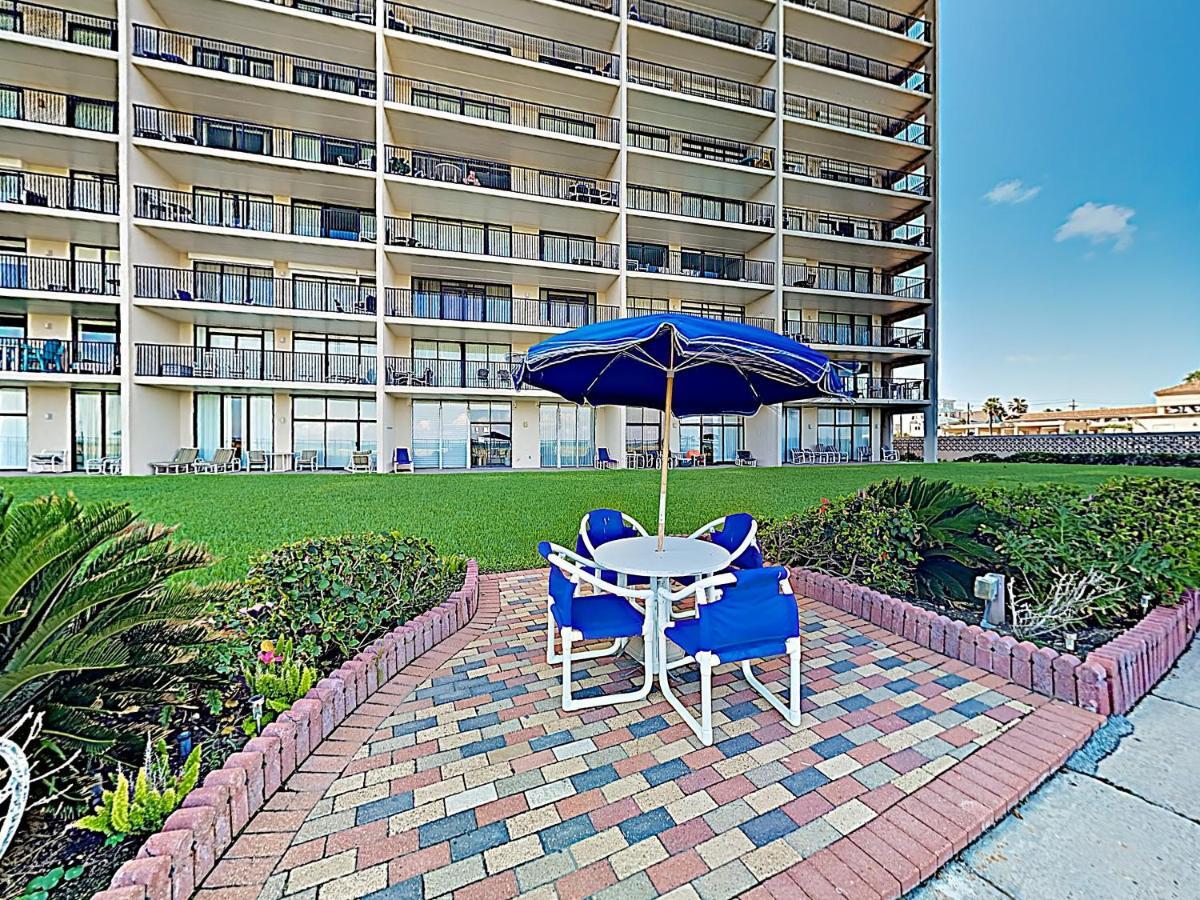New Listing! Beachfront Penthouse With Pools & Gym