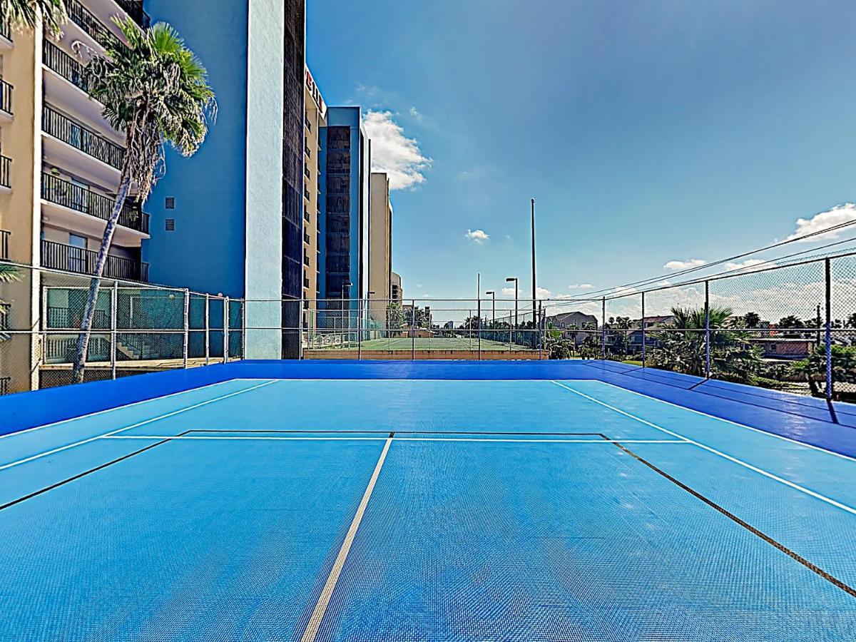 Apartment New Listing! Beachfront Penthouse With Pools & Gym *