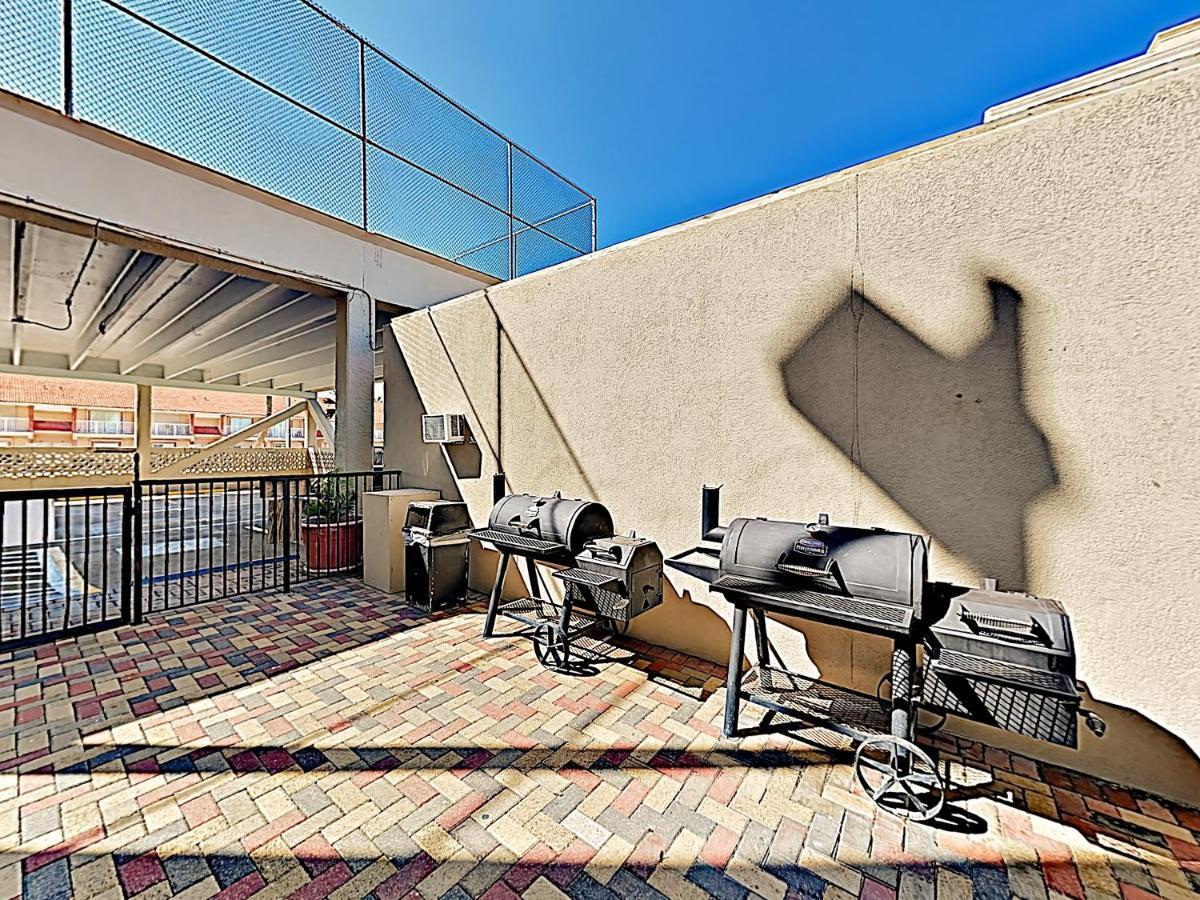 Apartment New Listing! Beachfront Penthouse With Pools & Gym South Padre Island
