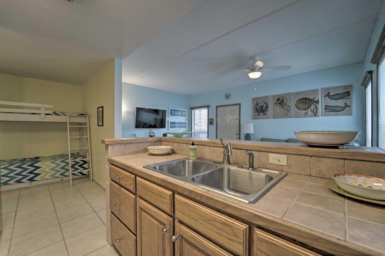 Apartment And Patio, Walk To Eats And Beach *