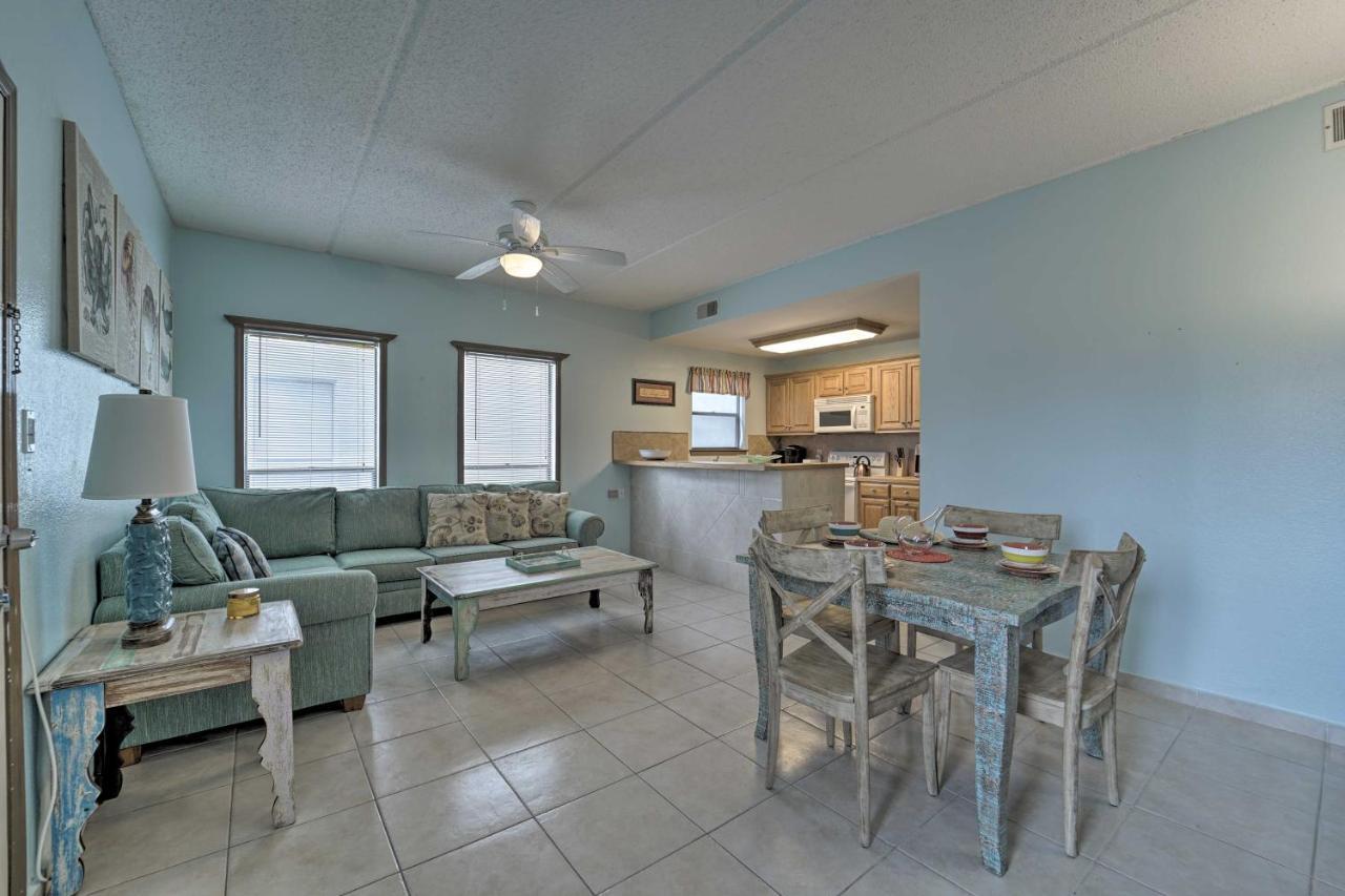 And Patio, Walk To Eats And Beach