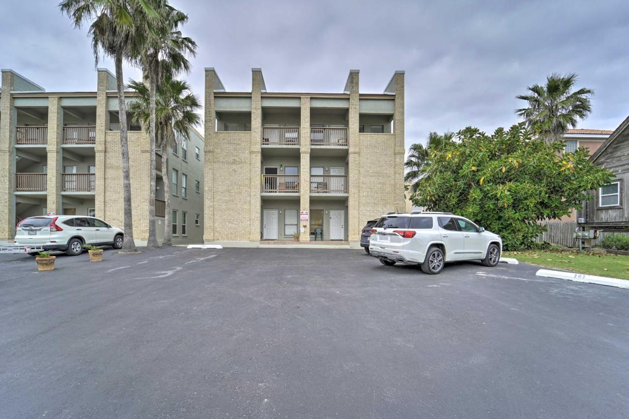 And Patio, Walk To Eats And Beach Apartment South Padre Island