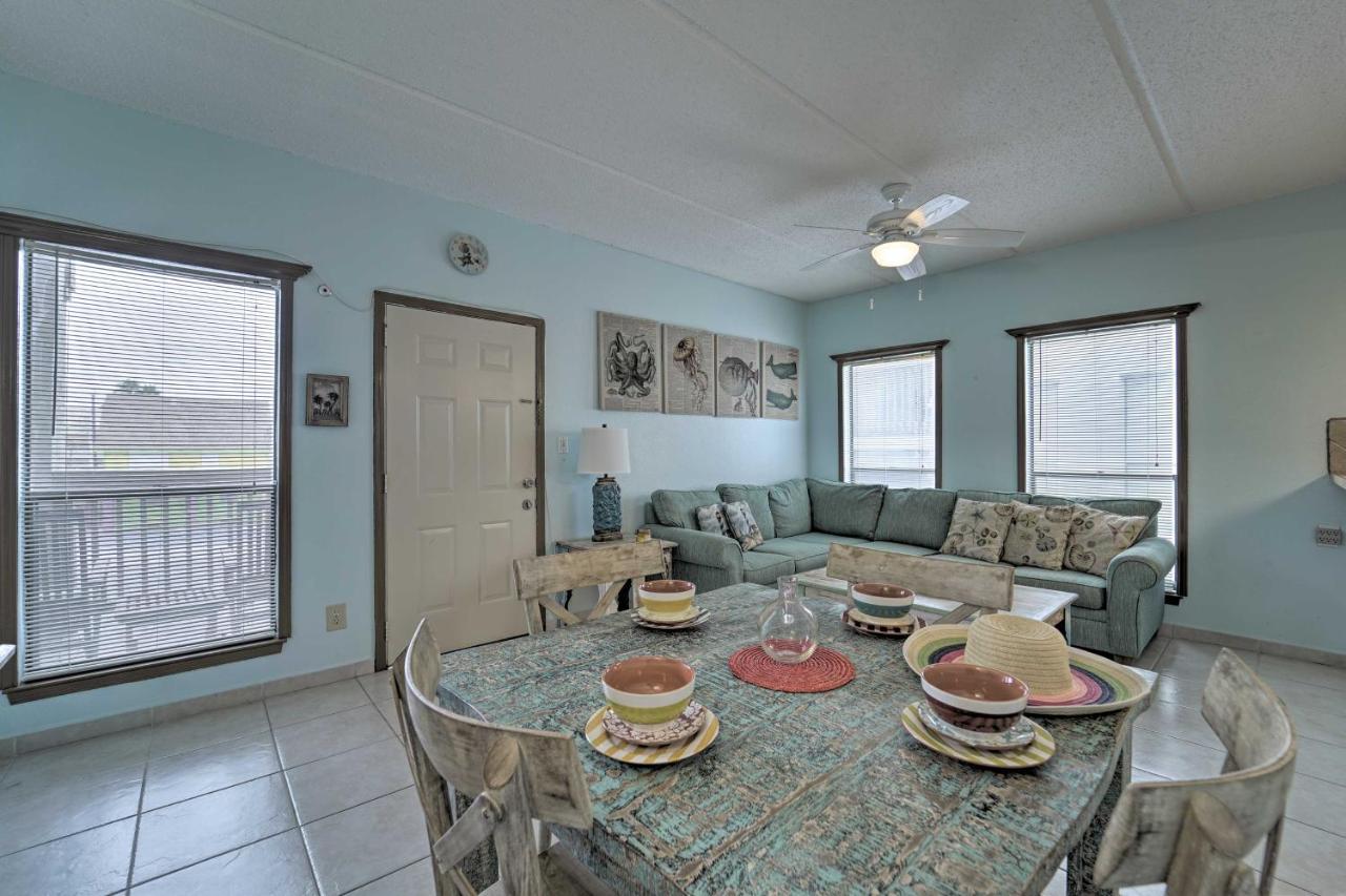 And Patio, Walk To Eats And Beach