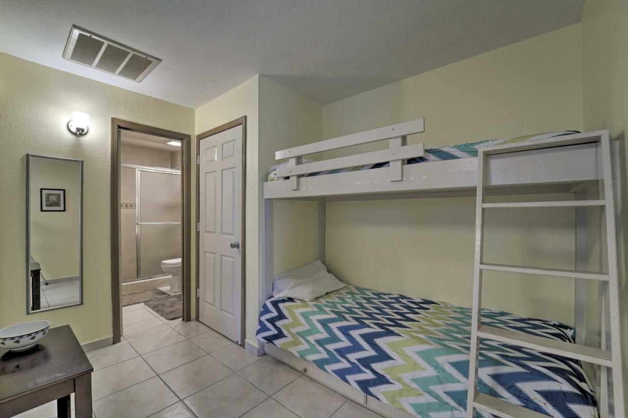 And Patio, Walk To Eats And Beach Apartment South Padre Island