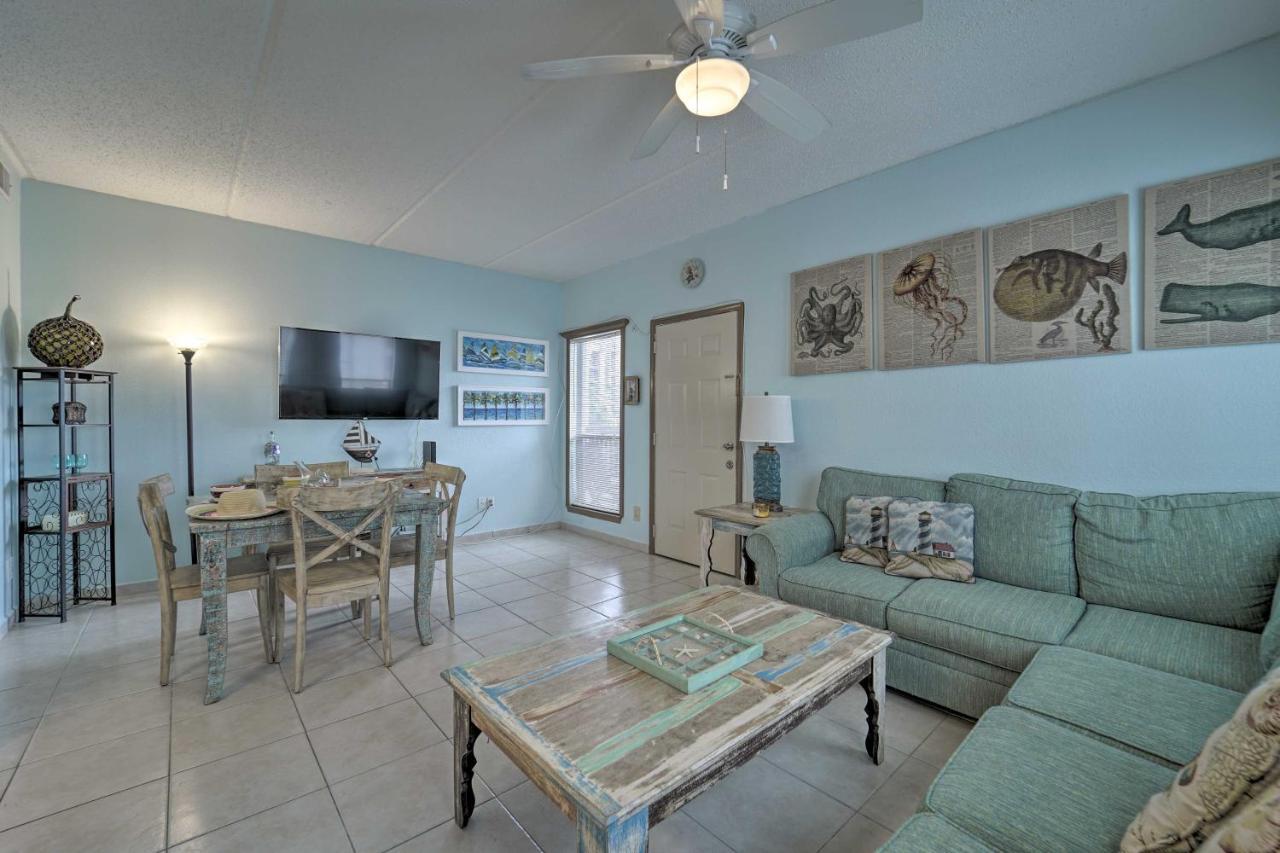 And Patio, Walk To Eats And Beach