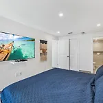 Fully Renovated Condo Steps From The Beach With Ocean View Balcony