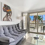 Vibrant Modern Condo With Large Balcony And Stunning Ocean Views