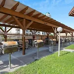 2 Bedroom Condo Walk To The Beach