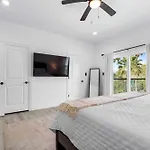 Immaculate Townhouse W Pool & Balcony South Padre