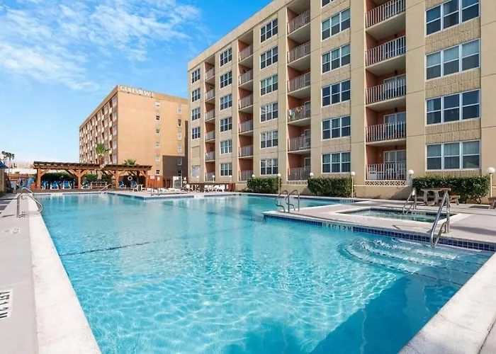 2 Bedroom Condo Walk To The Beach