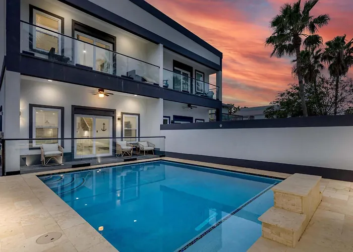 Immaculate Townhouse W Pool & Balcony South Padre