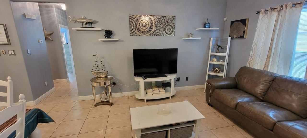 Swanky 2 Bedroom, Easy Walk To Mar Y Sol Ii # 1 Apartment *