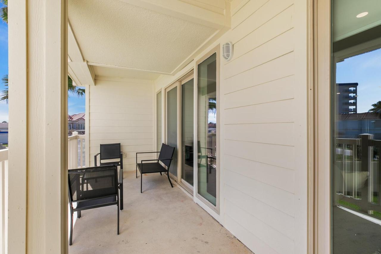 Fully Renovated Steps From The With Ocean View Balcony Holiday home