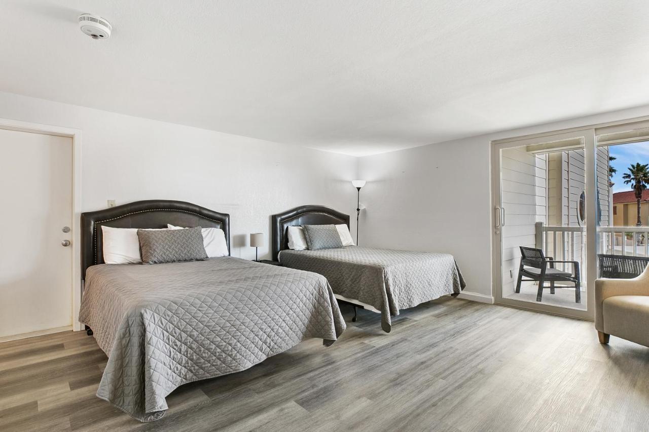 Apartment Vibrant Modern With Large Balcony And Stunning Ocean Views South Padre Island