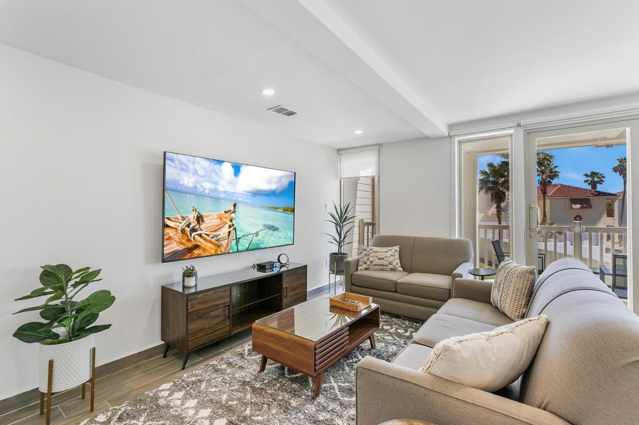 Fully Renovated Steps From The With Ocean View Balcony