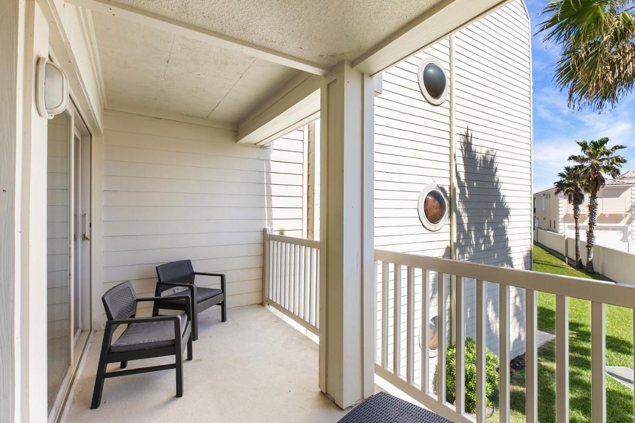 Vibrant Modern With Large Balcony And Stunning Ocean Views South Padre Island