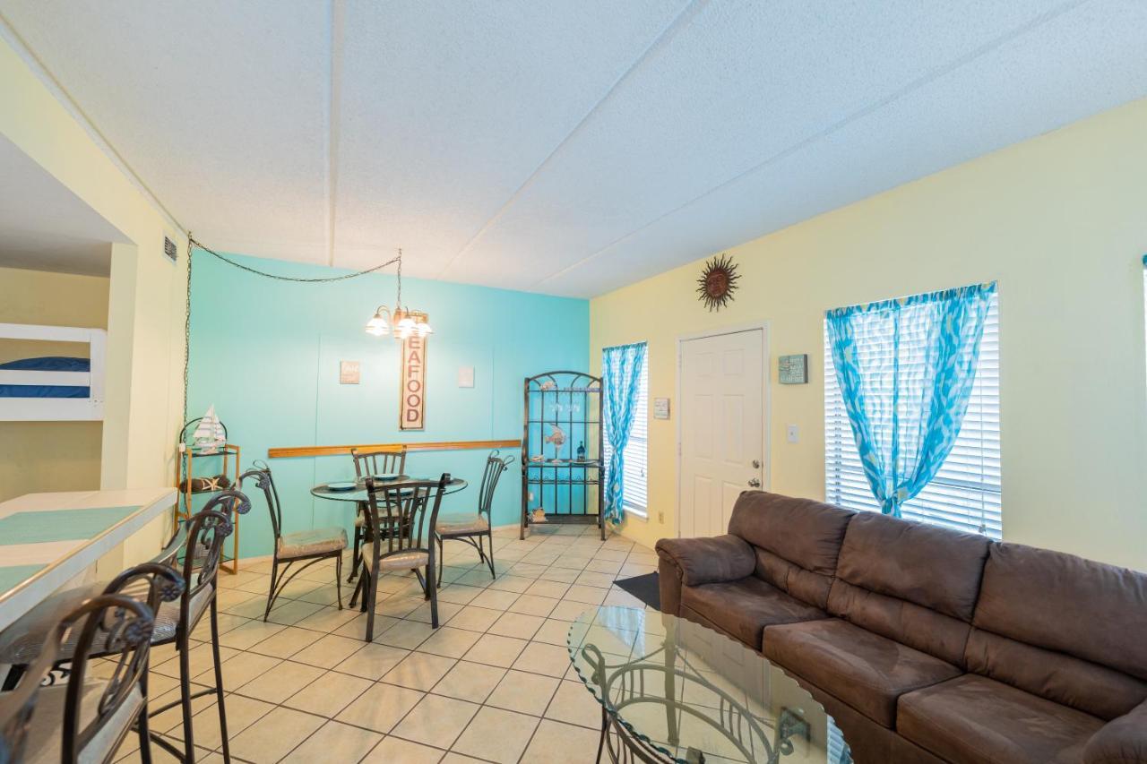 Beachfront Condo: Award-winning Coastal Retreat Aparthotel