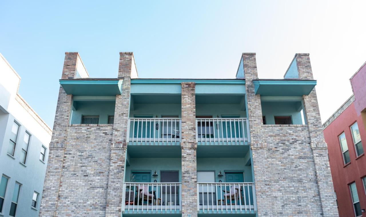 Beachfront Condo: Award-winning Coastal Retreat *